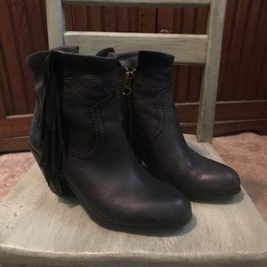 Women’s ankle booties